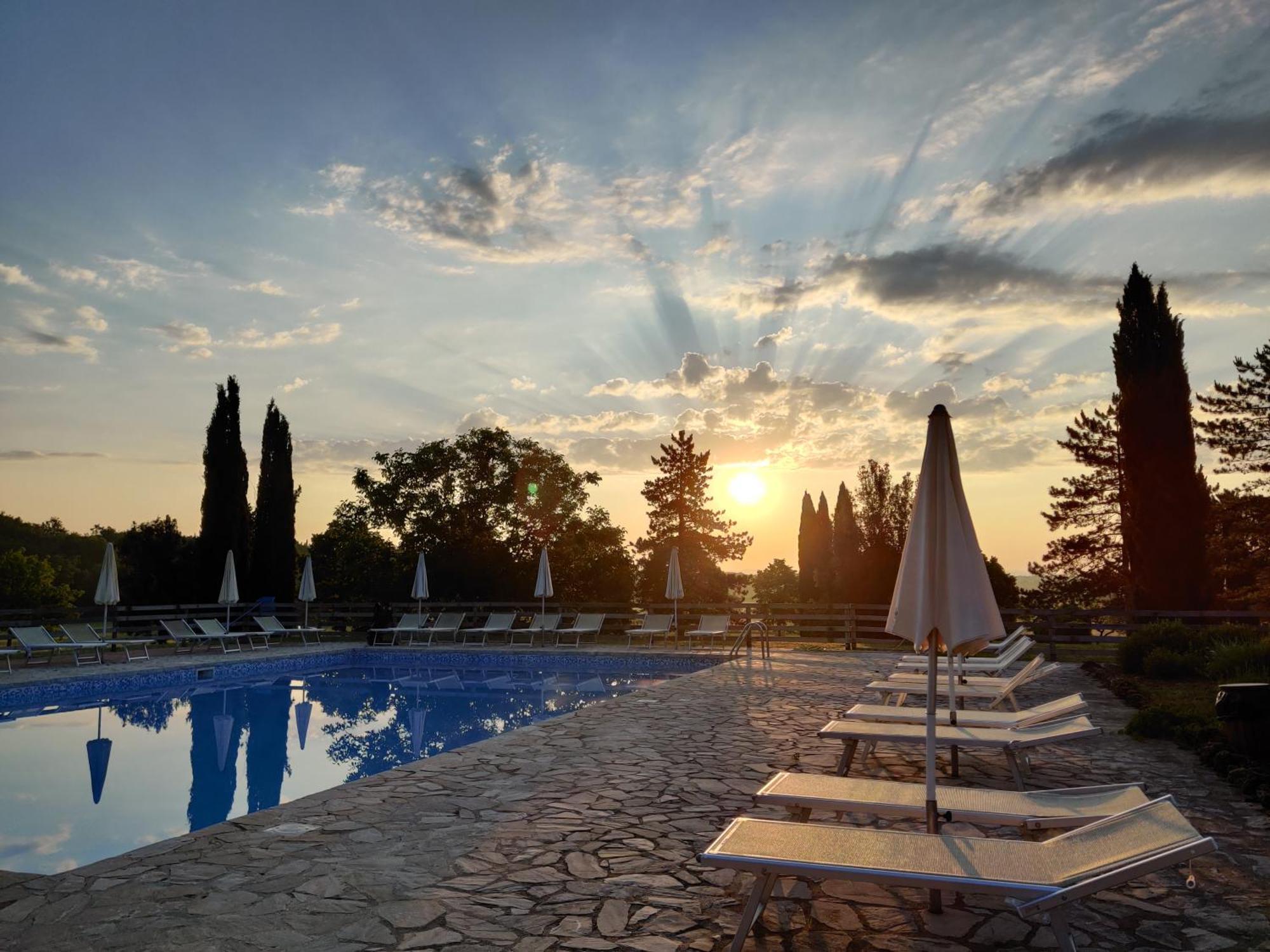 Fattoria Agriturismo Nerbona Casole dʼElsa Kültér fotó